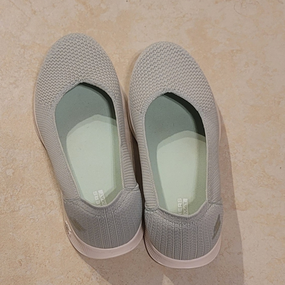 NEW Skechers On the Go Go Step Slip On